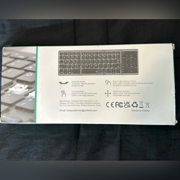 Foldable keyboard with touchpad - Picture 2 of 2